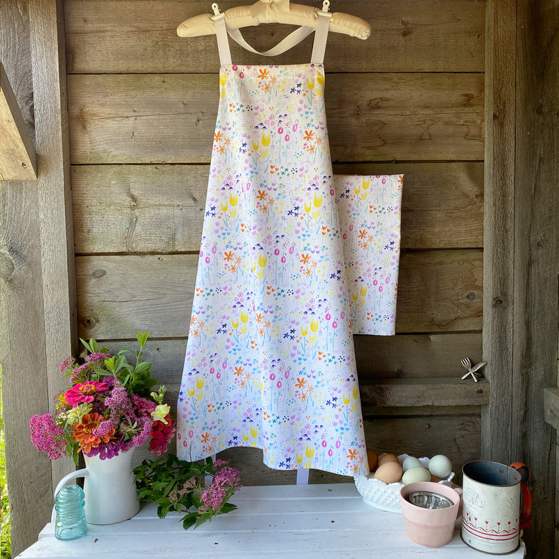 100% cotton eco-friendly aprons with chicken pattern and watercolor floral pattern on rustic backgrounds